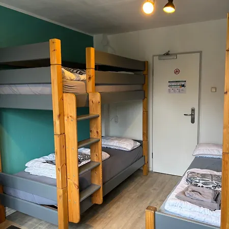 Хостел Flensbed & *