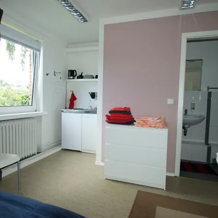 Хостел Flensbed & *